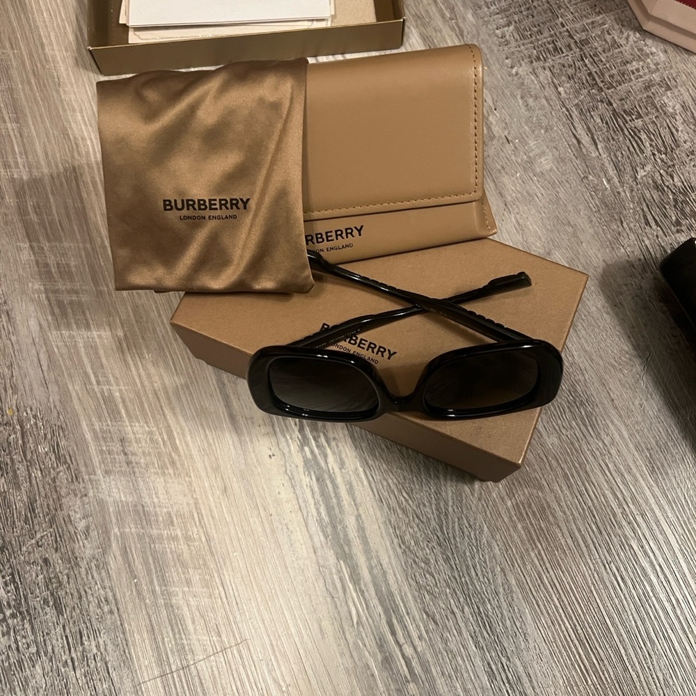 Burberry Elegant Black Women's Sunglasses - Picture 2 of 6